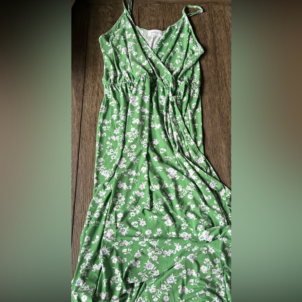 A beautiful Green dress by Kaliegh dress from a Stitch Fix pallet.